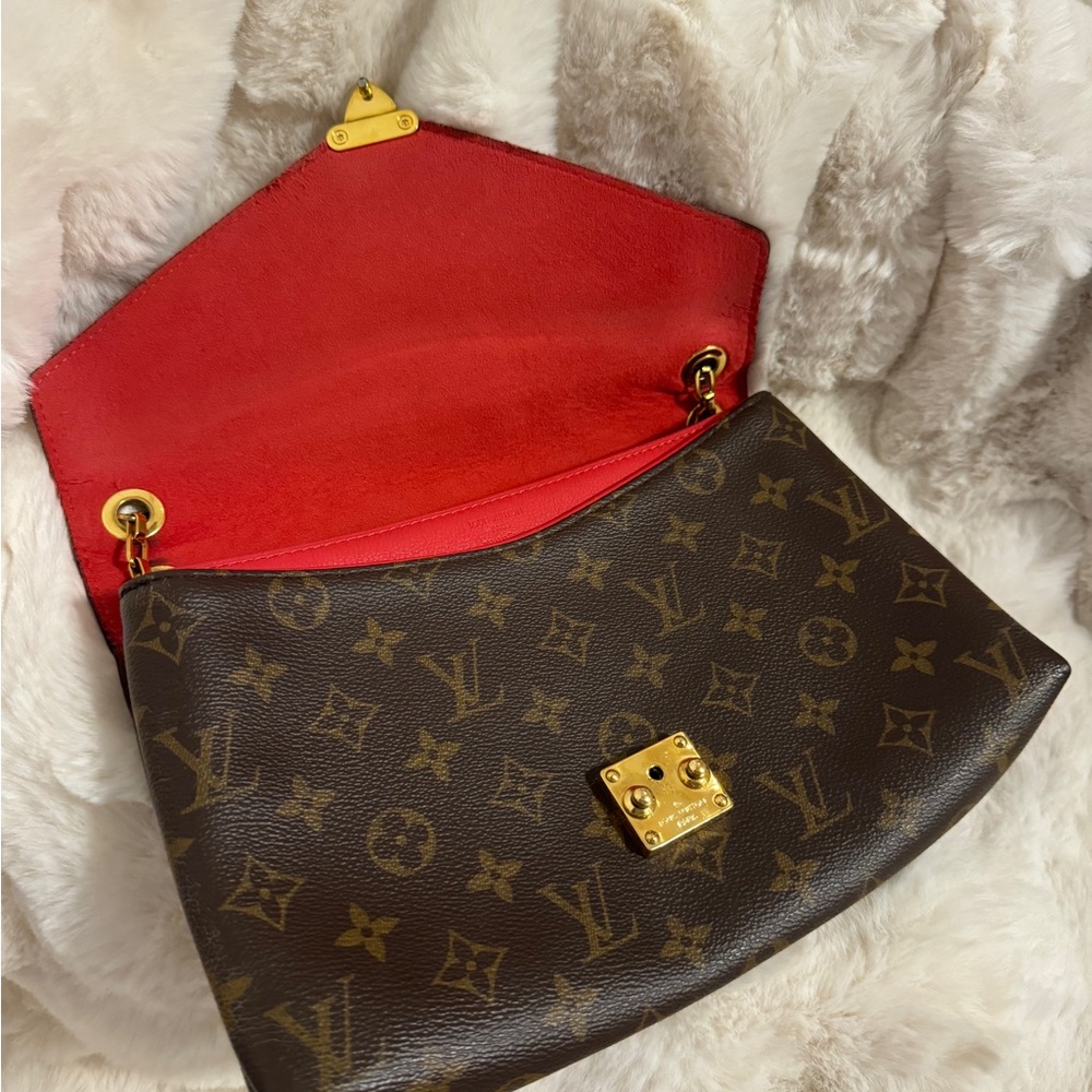 Louis Vuitton Louis Vuitton Pallas Chain Bag - Picture 9 of 16